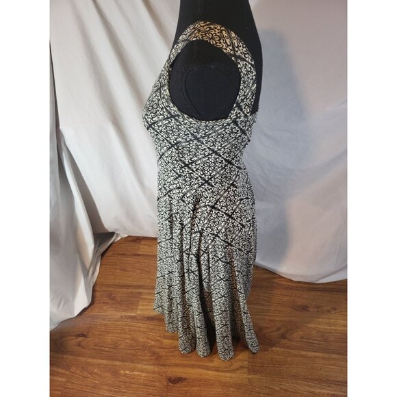 Effies Heart Size S Sleeveless Black & White Geometric Design Dress - Picture 4 of 6
